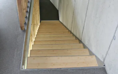 Treppenanlage in Industriegebäude